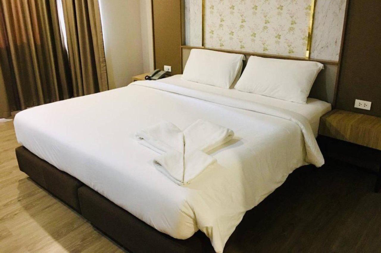 Srilamduan Hotel Sisaket Exterior photo